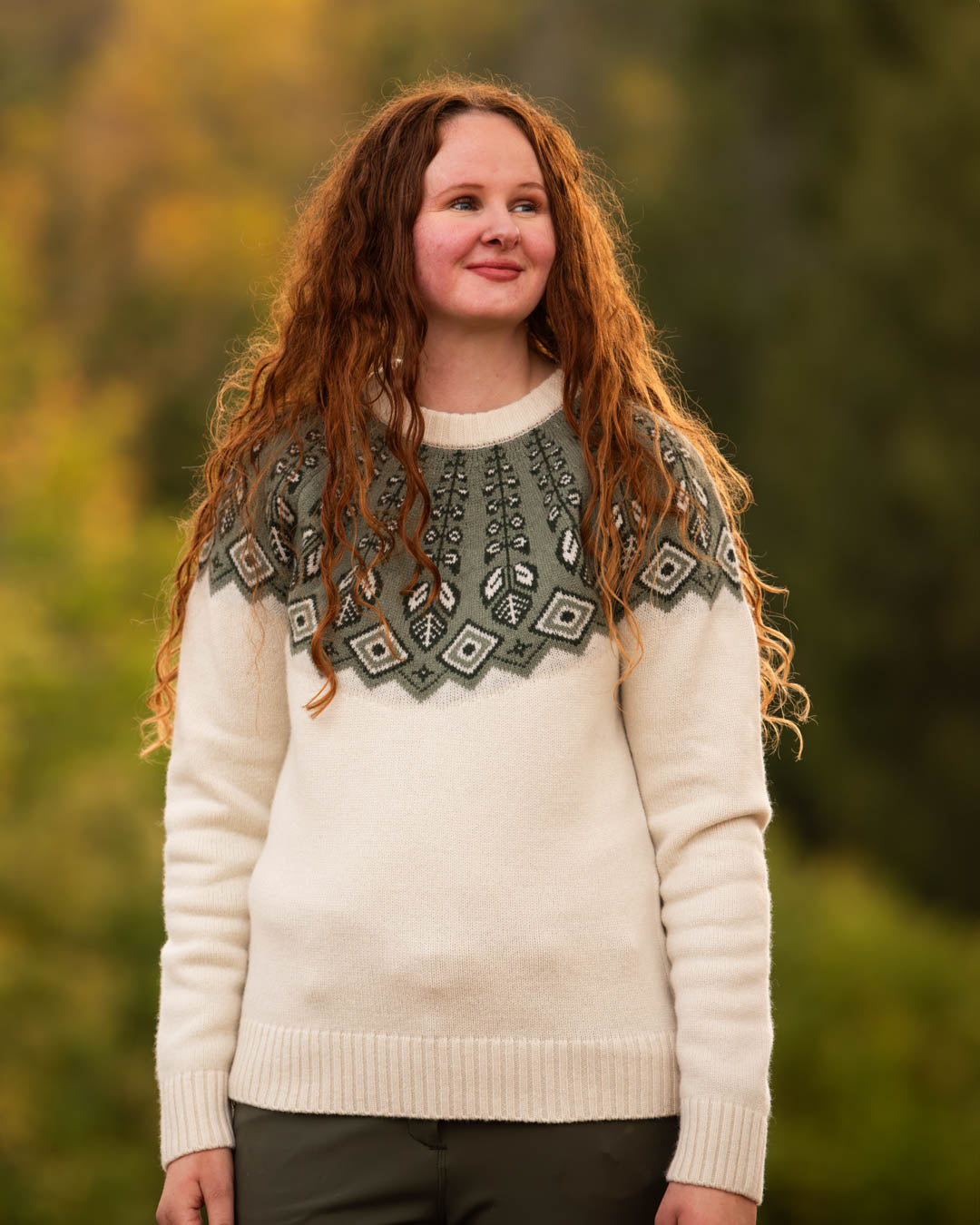 The model's chest circumference is 89 cm and she is wearing size M.